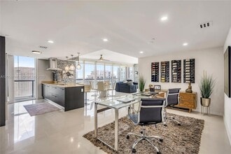 Building Photo - 495 Brickell Ave
