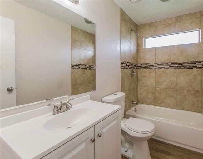 Building Photo - 2504 Magnum Cir