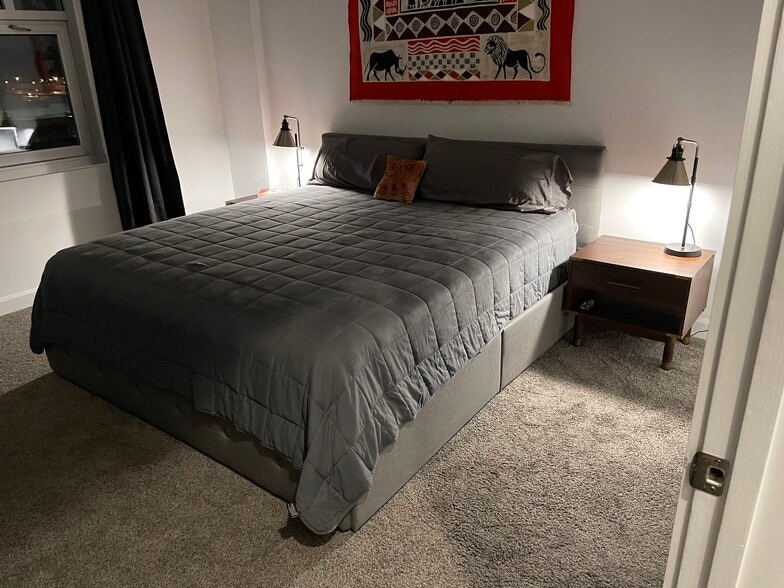 Building Photo - 711 Cosmopolitan Dr NE