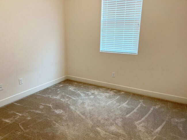 Building Photo - 3 Bedroom / 2.5 Bath In Tanglewood Gated Community