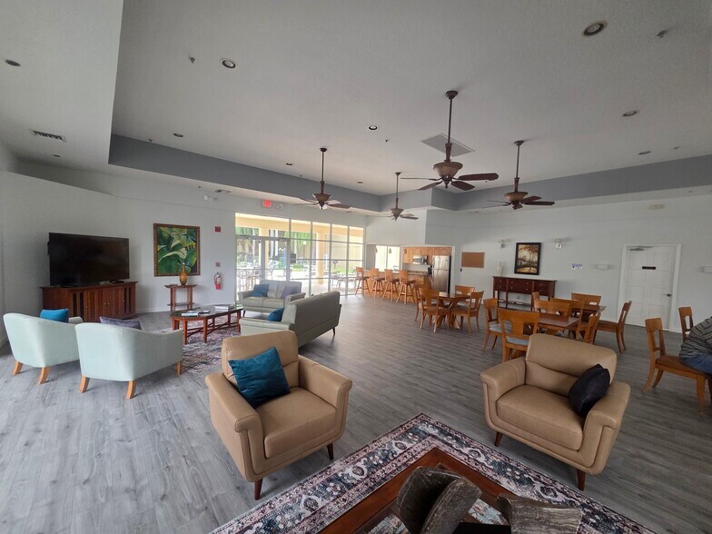 Building Photo - 330 NW 67th St