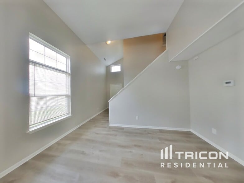 Building Photo - 4531 Riverbrook Ln