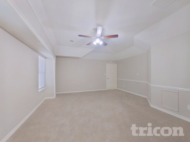 Building Photo - 729 Forest Ln Dr