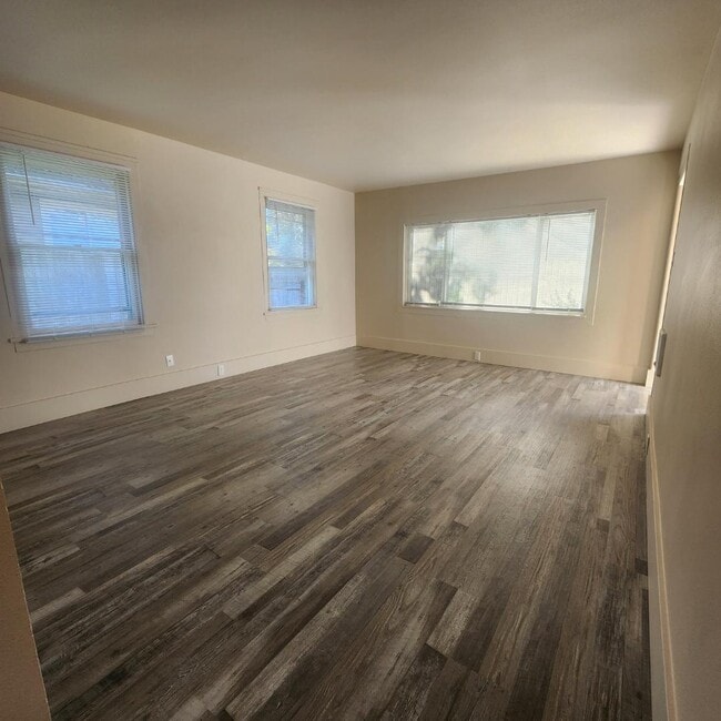 Building Photo - 112 Arvon Ave