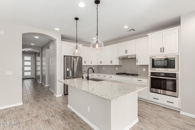 Building Photo - 34924 N Hawley Dr