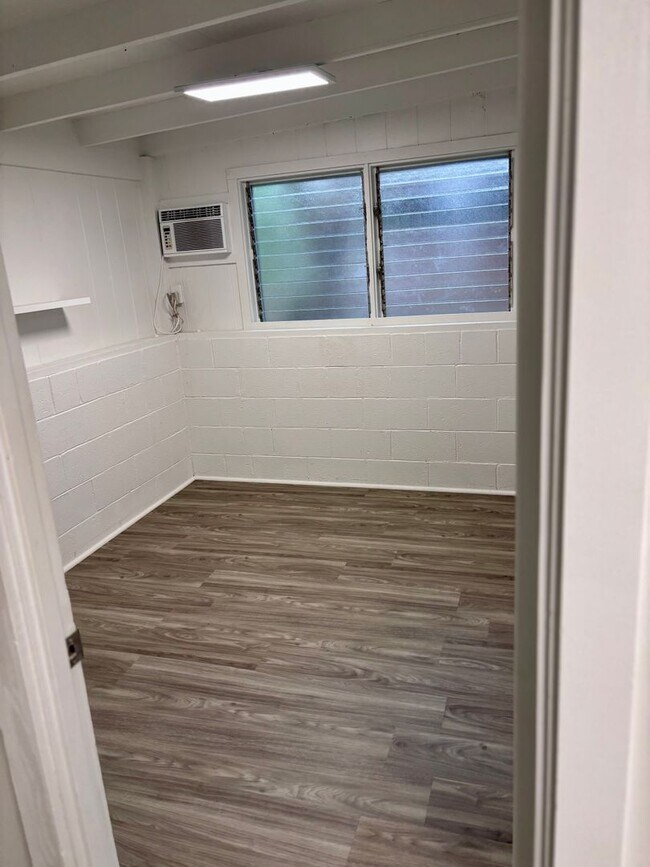 Building Photo - OAHU9364