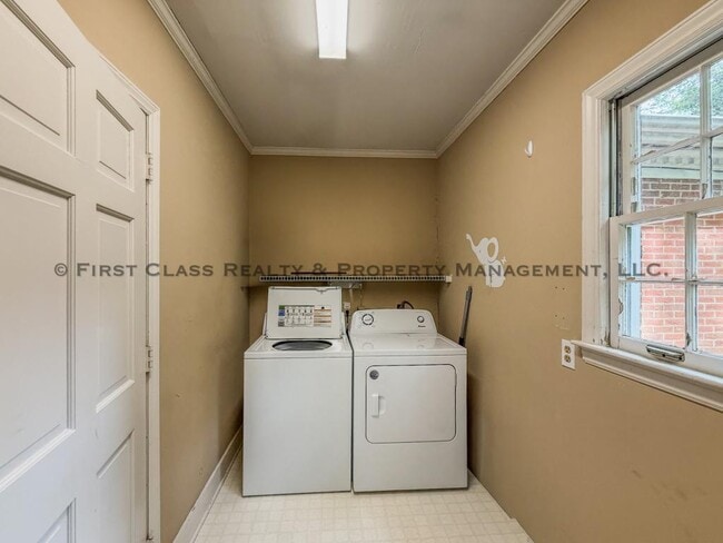 Building Photo - 500 Ashworth Rd