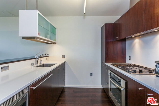 Building Photo - 1155 S Grand Ave