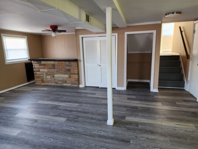 Building Photo - Beautiful 3 Bedroom 2 Bathroom Home