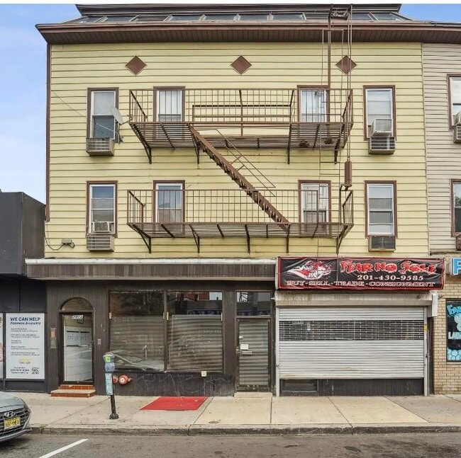 Primary Photo - 2010-12 Bergenline Ave