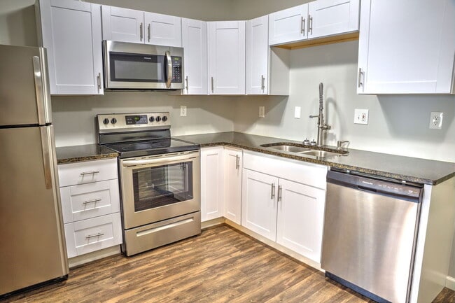 Building Photo - 1661 N Pearl St