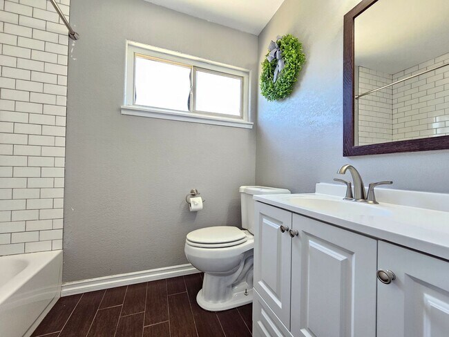 Building Photo - Beautiful home for Rent. Paid Solar, A/C, RV Parking, and Landscaping!