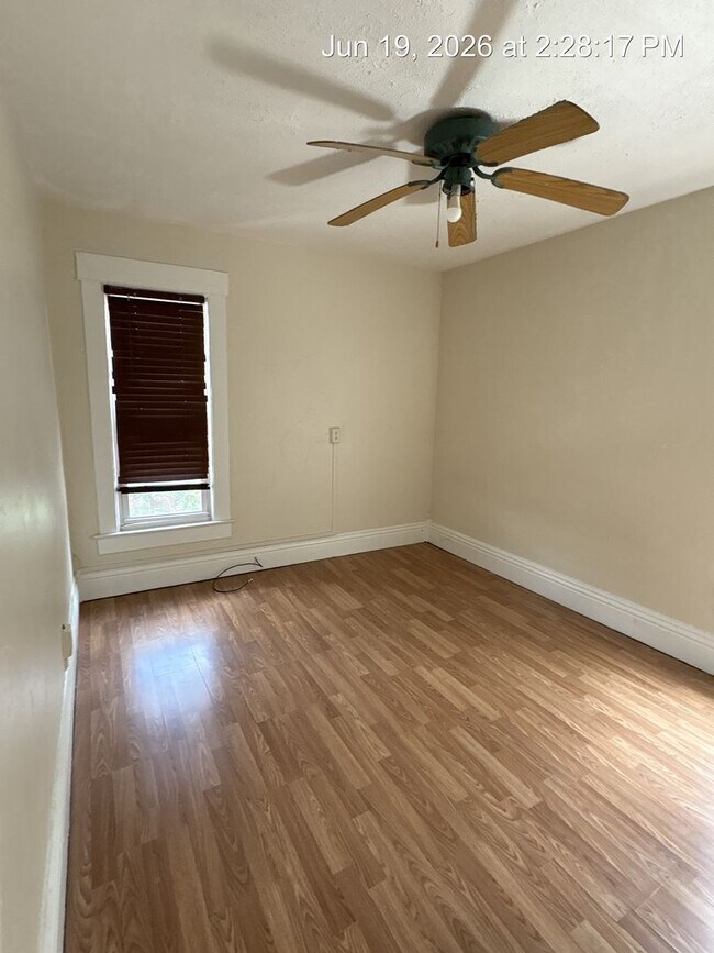 Building Photo - 142 Lorentz St