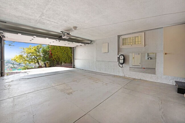 Building Photo - Chic Silver Lake Hillside Retreat with Bre...
