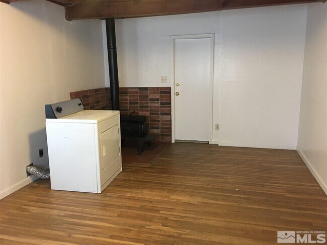 Building Photo - 395 Denslowe Dr