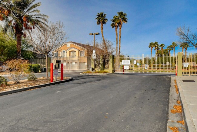 Building Photo - 2 BR Aliante Townhome with Attached Garage...