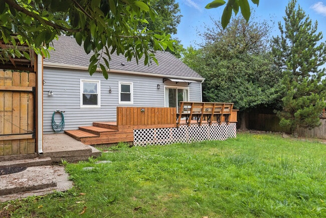 Building Photo - 5806 NE 60th Ave