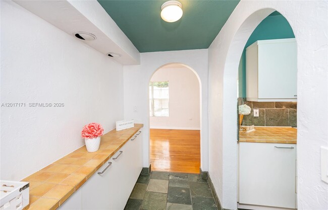 Building Photo - 32 Calabria Ave