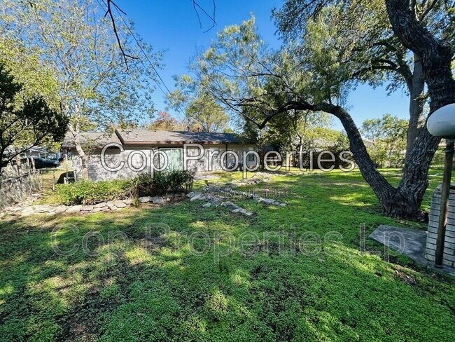 Building Photo - 2914 Greenacres St