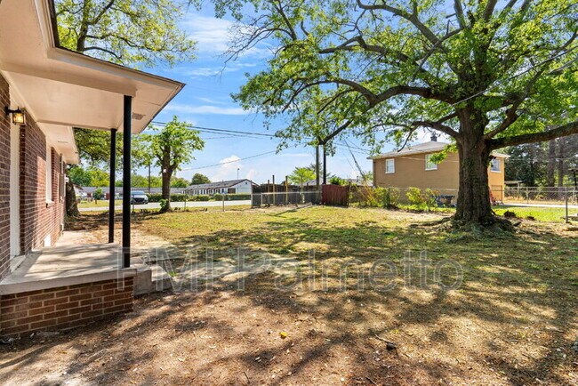 Building Photo - 1611 Holland St