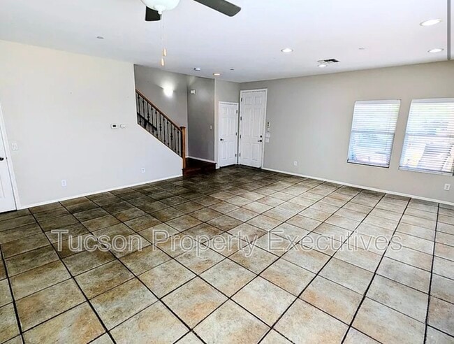 Building Photo - 3638 E Canter Rd