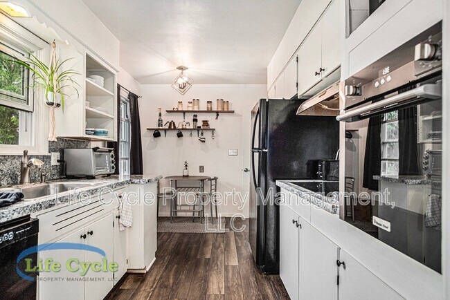 Building Photo - 1546 7th St NW