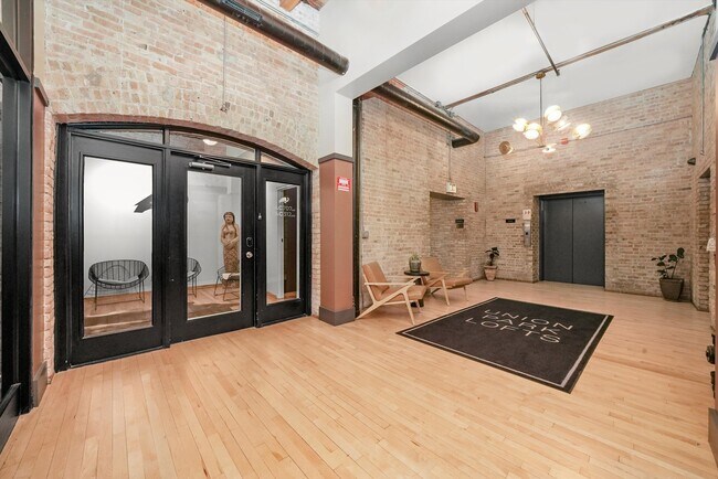 Building Photo - 1327 W Washington Blvd