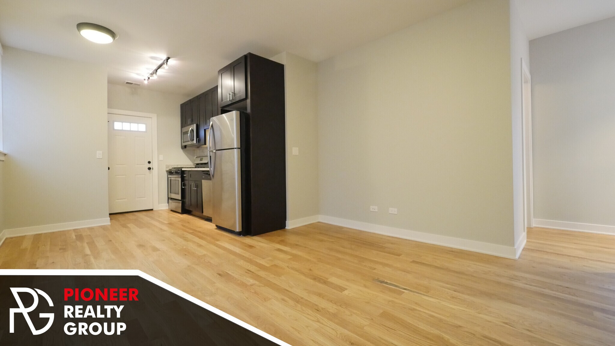 Building Photo - 2209 W Eastwood Ave