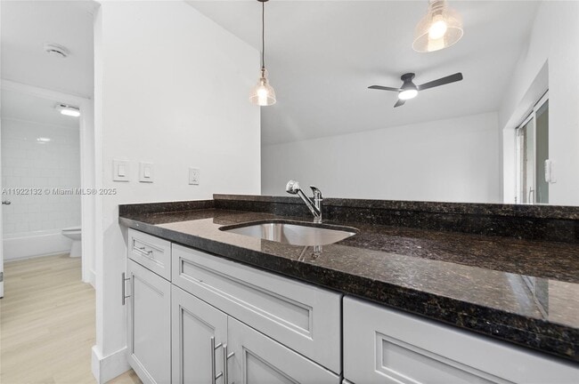 Building Photo - 12101 NE 6th Ave