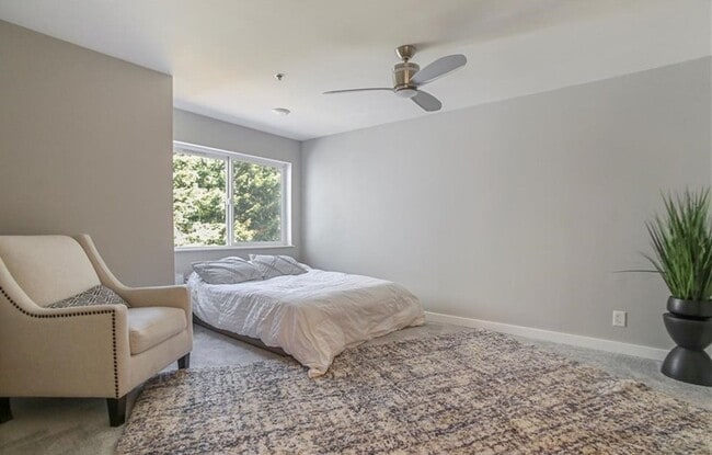 Building Photo - 3 Bed 2 Bath Condo is Available for Rent!