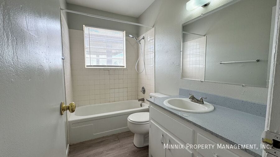 Building Photo - 2415 W 19th