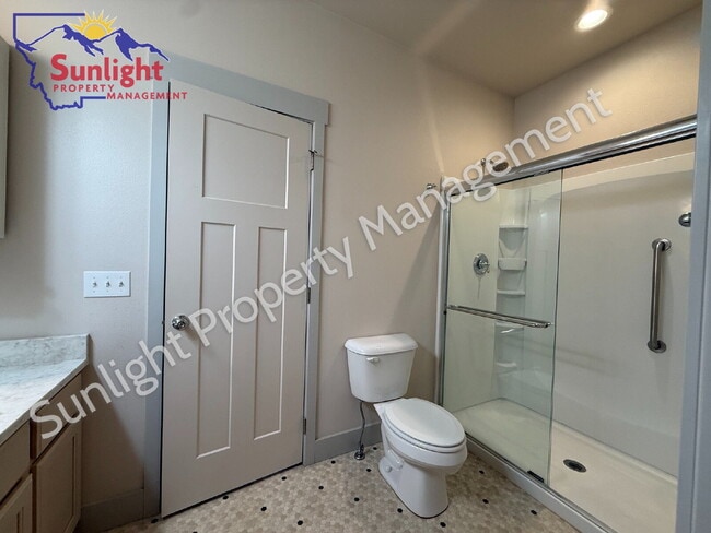 Building Photo - Modern 2 Bed 2 Bath Single Family Home that allows small pets!