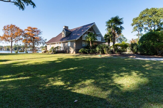 Building Photo - 810A Madam Moores Ln