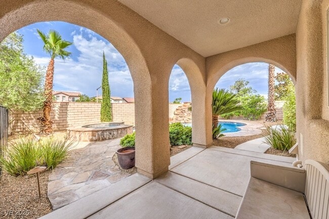 Building Photo - 636 Chervil Valley Dr