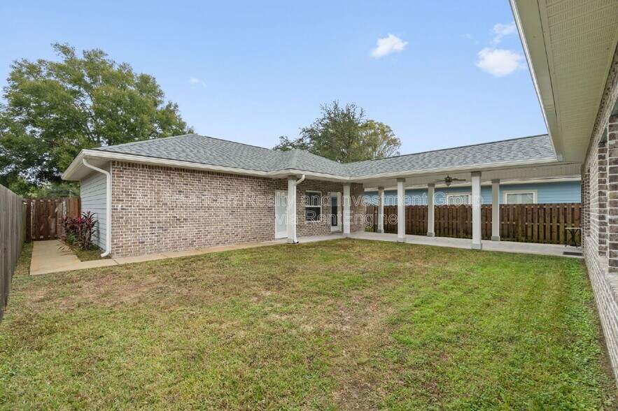 Primary Photo - 33 8th Ave