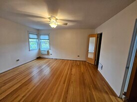 Building Photo - 840 Dunlop Ave