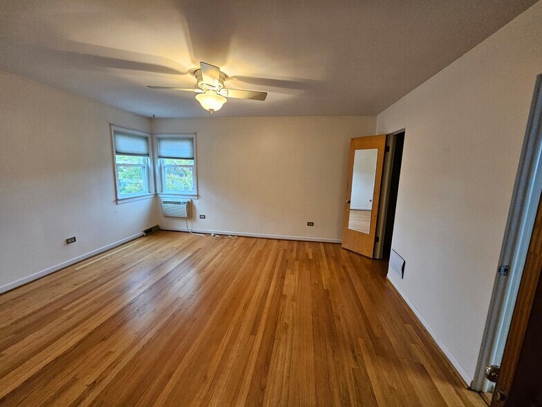 Master Suite - 840 Dunlop Ave