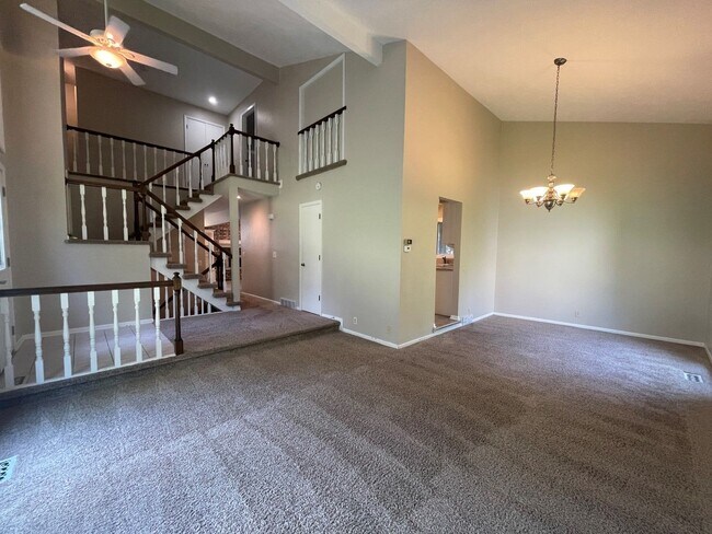 Building Photo - 1405 Childs Rd E
