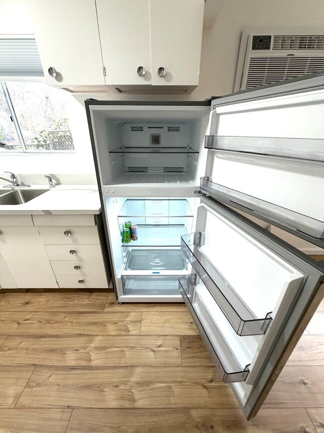 Building Photo - Private & Cozy Detached ADU in South Tahoe Park!