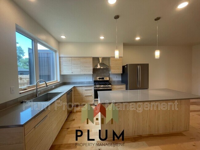 Building Photo - 1855 S 3rd St W