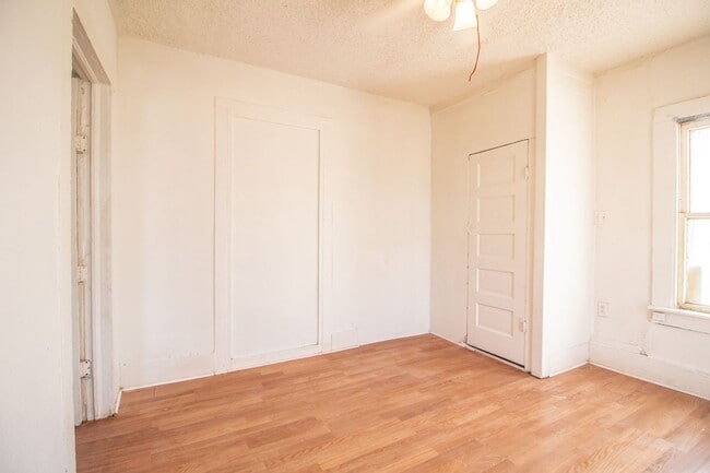 Building Photo - 207 Temple Ave