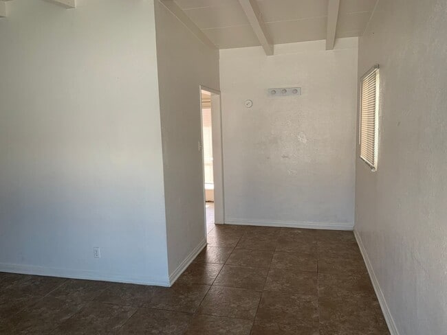 Building Photo - 624 N 11th St