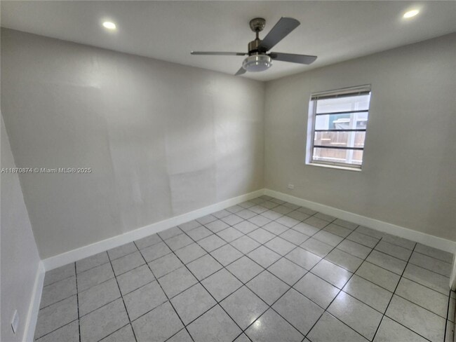 Building Photo - 511 NW 34th Ave