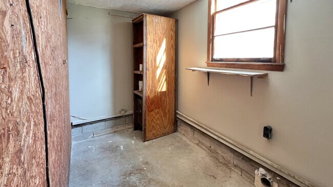 Building Photo - Coming Soon : 3BR+, 1 1/2BA house in Greenbrier