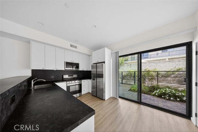 Building Photo - 534 E San Jose Ave