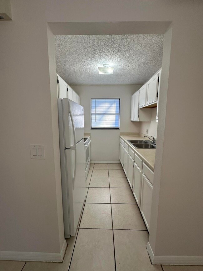 Building Photo - 948 Louisiana Ave