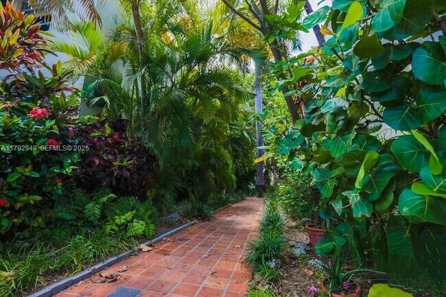 Building Photo - 1550 Jefferson Ave