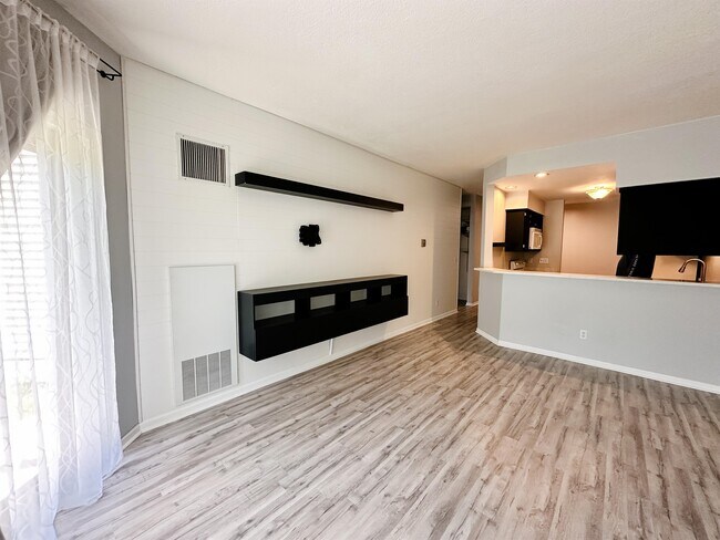 Building Photo - 1392 Carling Dr