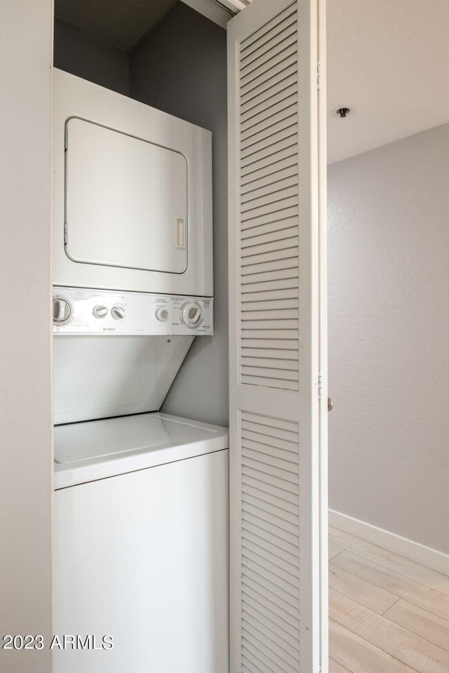 Building Photo - 7494 E Earll Dr