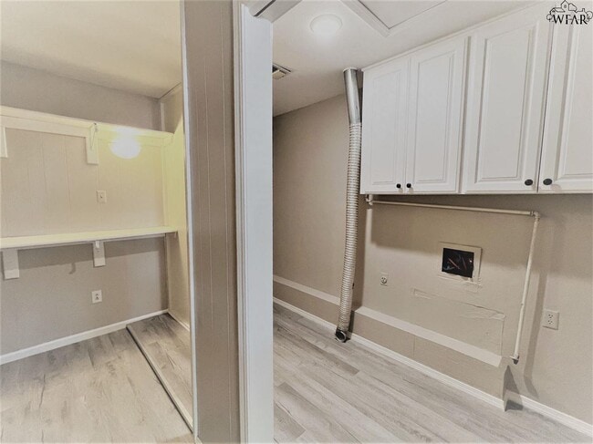 Building Photo - 4612 Summit Dr
